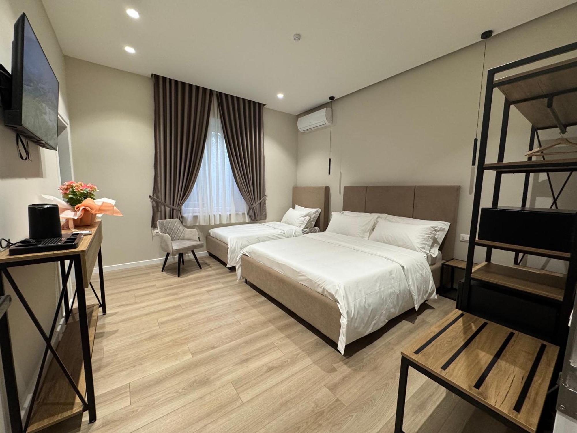 Hotel At Mimosa Street *